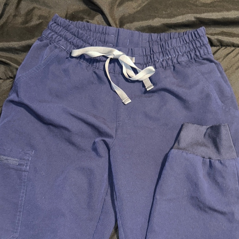 Figs Navy Uman Relaxed Jogger Sweatpants with Elastic Waistband